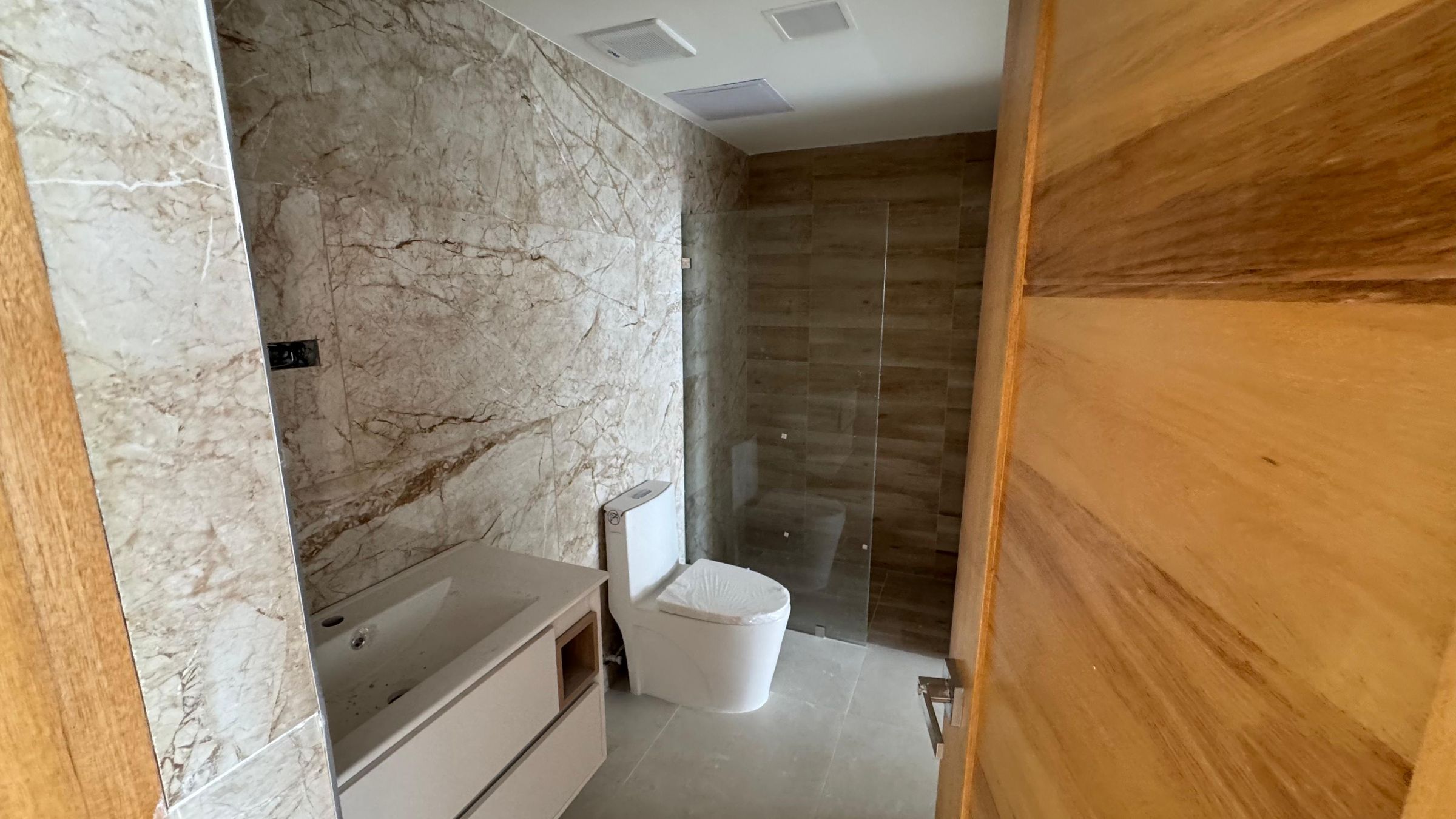 Baño, Condominio Robles