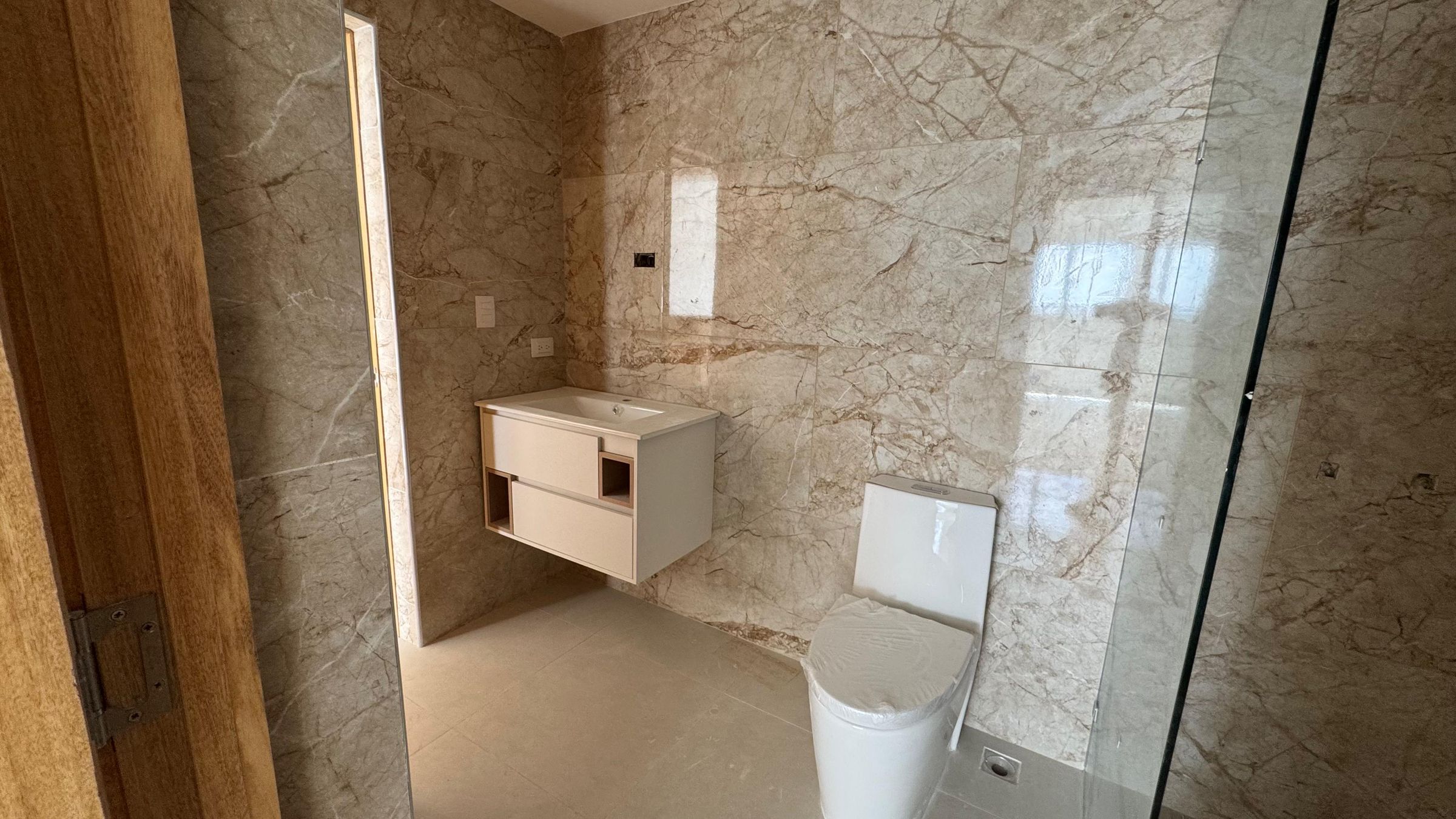Baño, Condominio Robles
