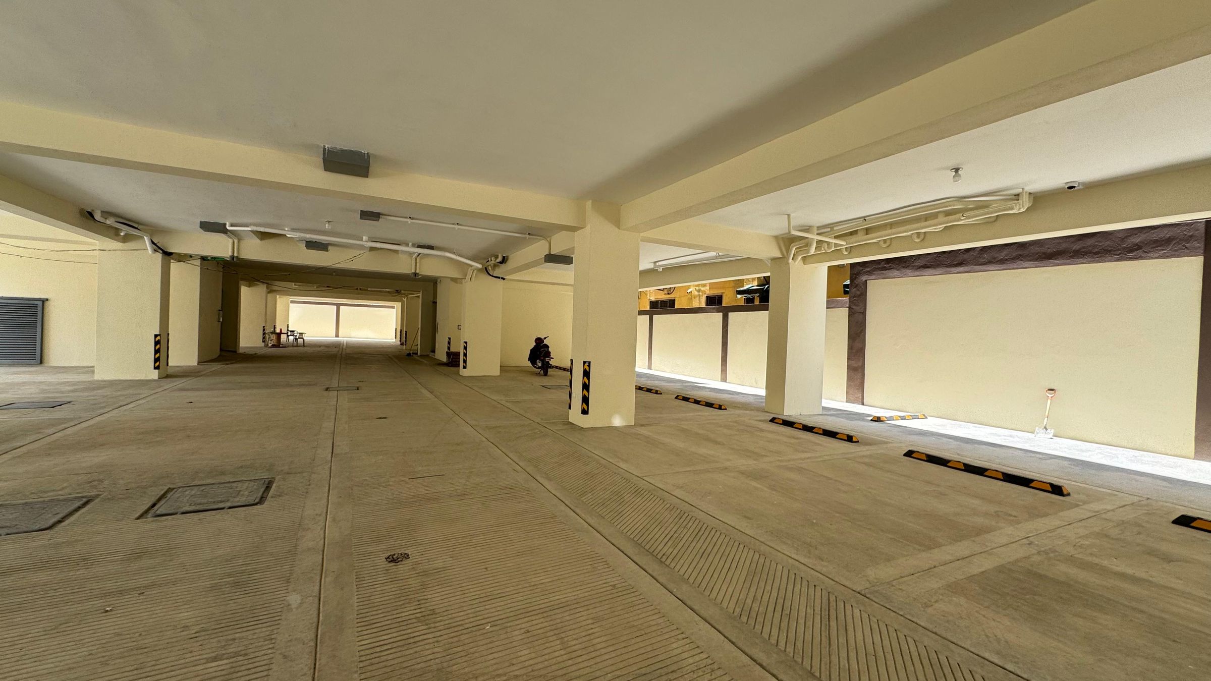Parqueos, Condominio Robles